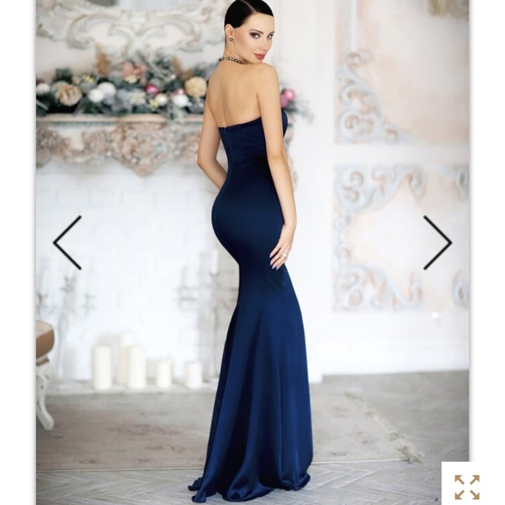 Gown - Picture 8 of 8